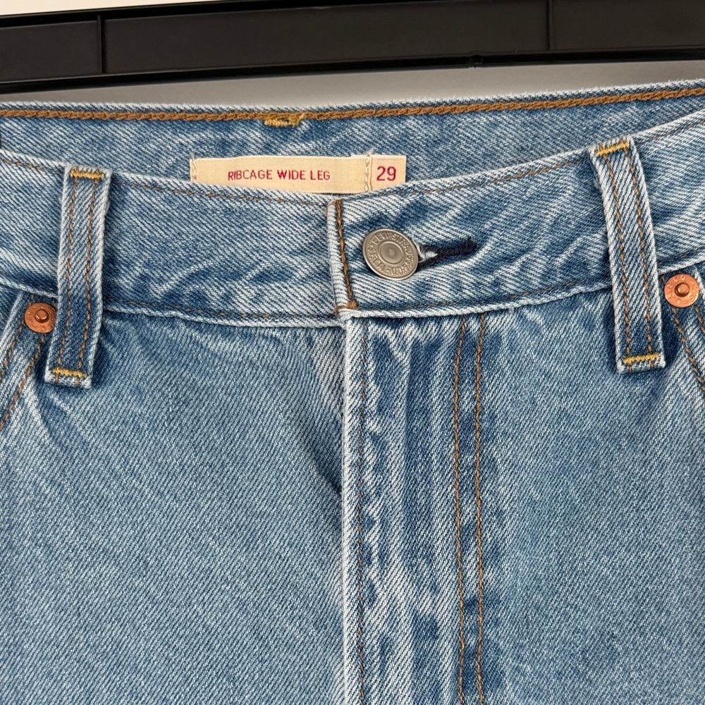 Levi's Light Blue Wide Leg Jeans - Picture 5 of 9